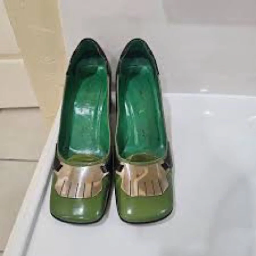 Prada Elegant Green Women's Block Heel Shoes - Picture 2 of 4